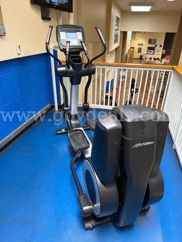 LIFE FITNESS 95X INSPIRE CROSS TRAINER