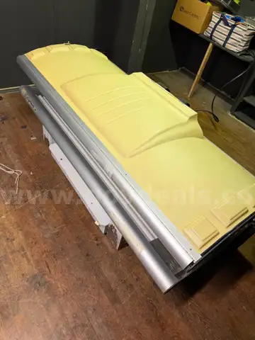 220V Tanning Bed