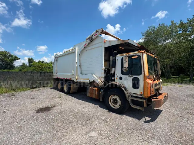 2013 Mack MRU613