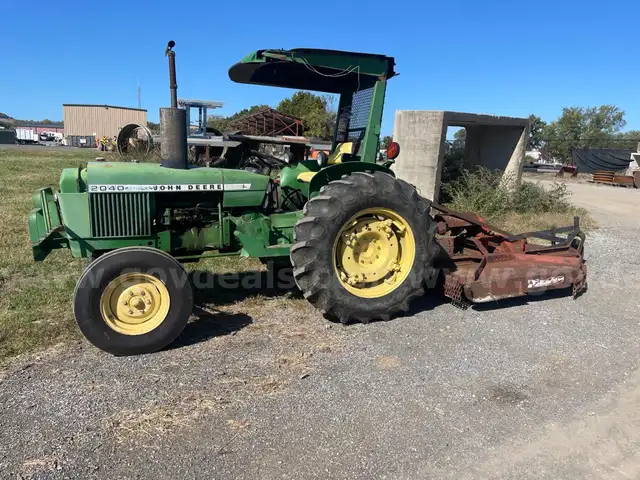 1977 john deere 2040 tractor with 72&#x22; bushhog