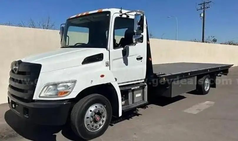 2016 Hino Conventional Cab - Rollback