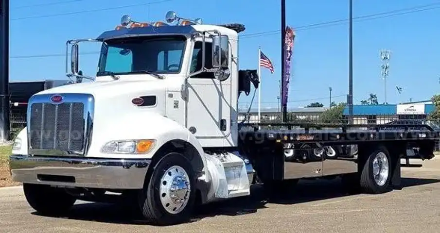 2021 Peterbilt 337 - Rollback **LOW MILES**
