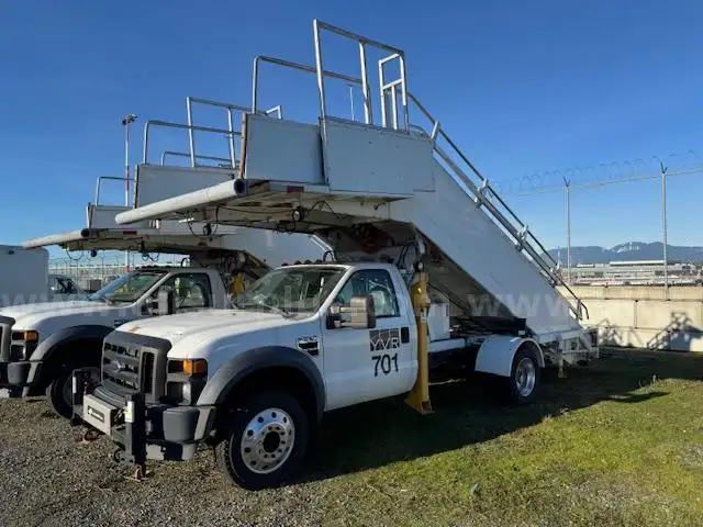 2009 Ford F550 Passenger Stairs