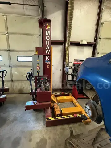 Lot of 2 Mohawk MP-18-922 Mobile Single-post Vehicle Lift