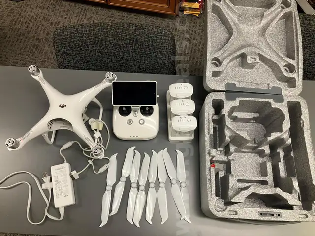 DJI PHANTOM 4 DRONE