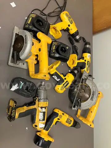 Various Dewalt 18v cordless tools