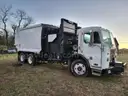 2010 Peterbilt 320