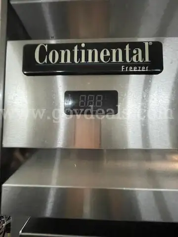 CONTINENTAL FREEZER ALL STAINLESS STEEL 261/2X32X77