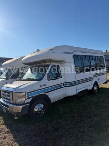 2010 Ford Econoline 14 Passenger seats/6wheelchair option  Body on Chassis with wheelchair lift