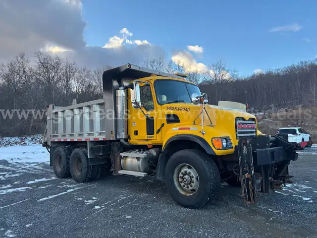 2004 Mack CV713 Granite** VIDEO INCLUDED**
