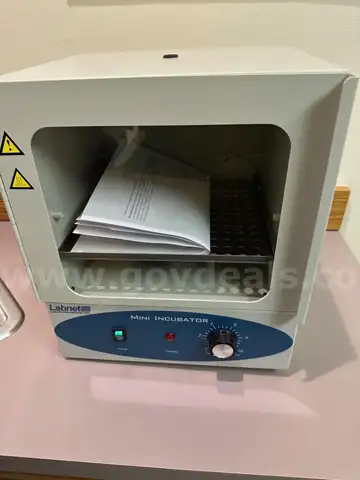 NEW Labnet Mini Microbiology and Hematology Incubator