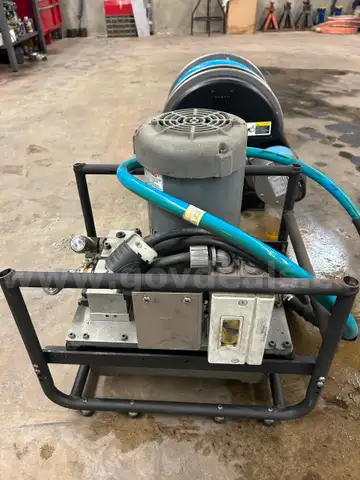 Holmatro power unit with 100' hose and reel