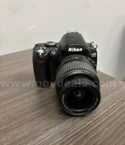 Nikon D40 6.1MP Digital SLR Camera