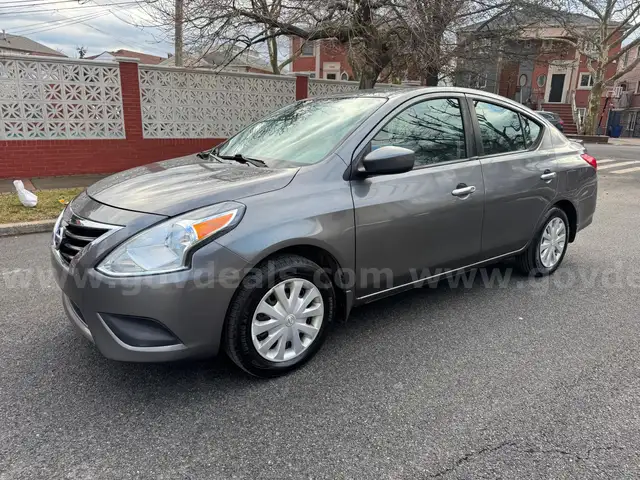 2017 Nissan Versa 1.6 SV Sedan