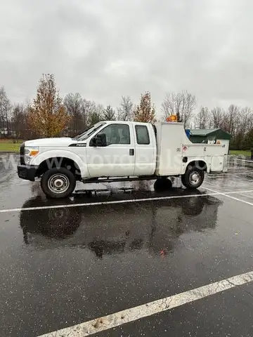 2013 Ford F-350 SD XL SuperCab Long Bed 4WD