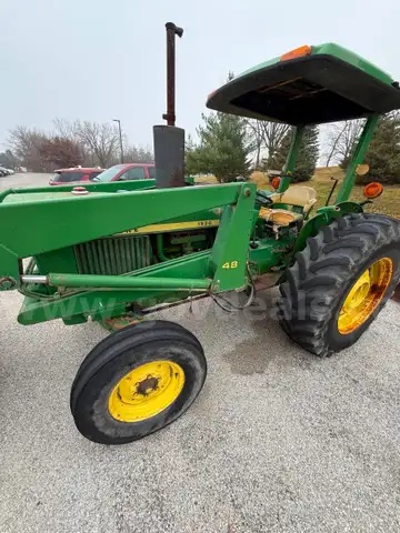 John Deere1520 Tractor - Gasoline