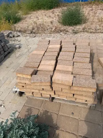 Pavers - Tan 8x4x2 size, used, approx 150 individual bricks on pallet (lot#2)