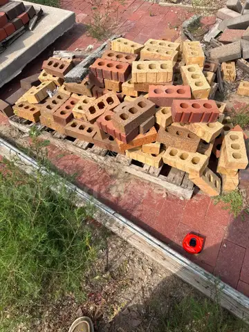 Bricks- 8x4x2 size, brown/tan/red, used, pallet of approx 50-75 individual bricks (lot#5)