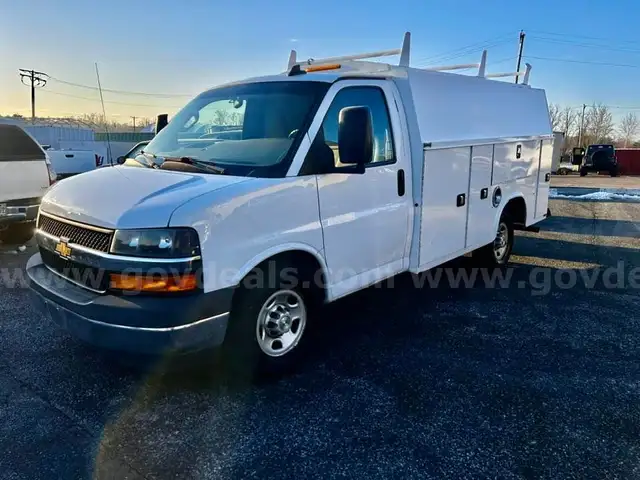 2019 Chevrolet Express 3500 Cutaway Van