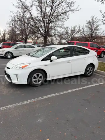 2014 TOYOTA PRIUS  RUNS AND DRIVES - SHIPPING AVAILABLE