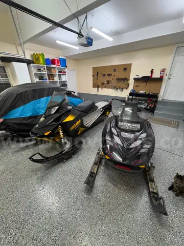 LOT OF 2 SKIDOO SUMMIT 800 154" SNOWMOBILES - RUN & DRIVE