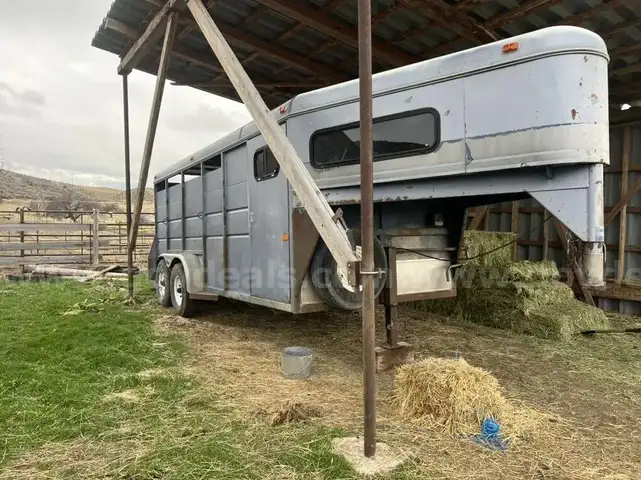 Gooseneck Livestock Trailer w/ Tack Room
