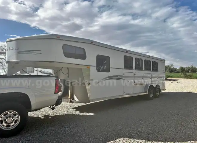 1988 Trails West 4 Horse Gooseneck Slant Trailer w/ Tack Room