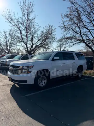 2016 CHEVROLET SUBURBAN 4WD - RUNS AND DRIVES