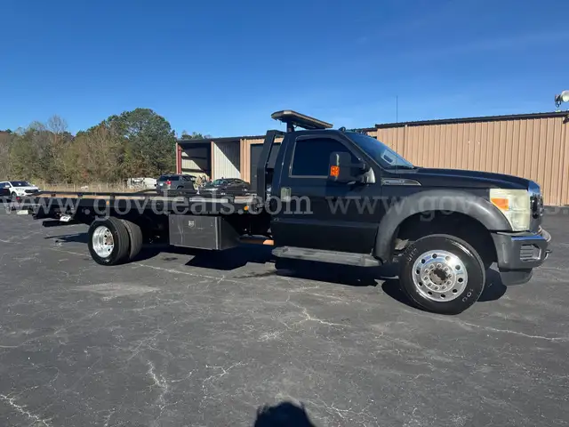 2015 Ford F-550 Regular Cab Tow Truck