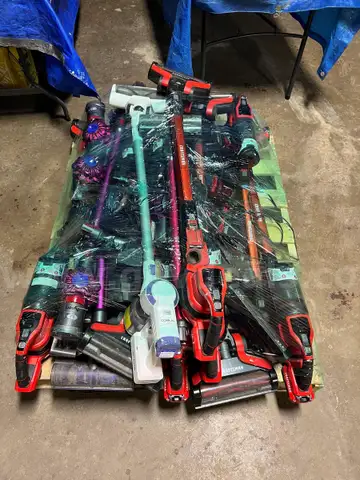 LOT OF 12 cordless vacuum cleaners
