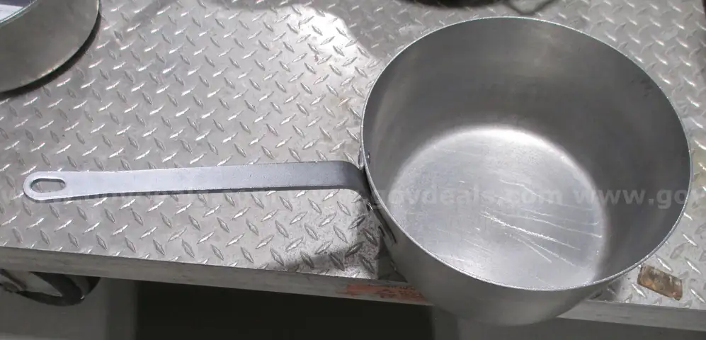 commercial-grade aluminum sauce pot