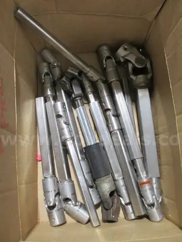1 LOT of mechanical drive shafts equipped with universal joints (U-joints)