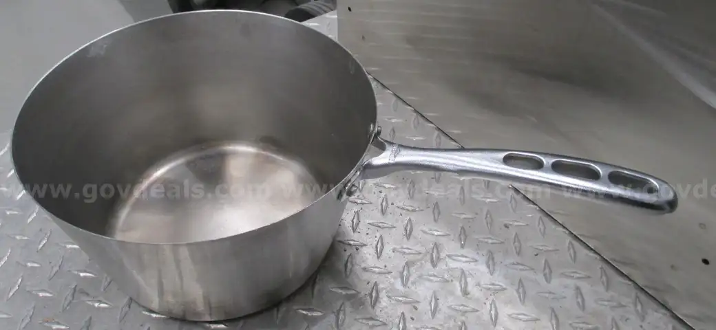 Vollrath 78351 5 1/2 Quart Sauce Pan Heavy Stainless with Riveted Handle