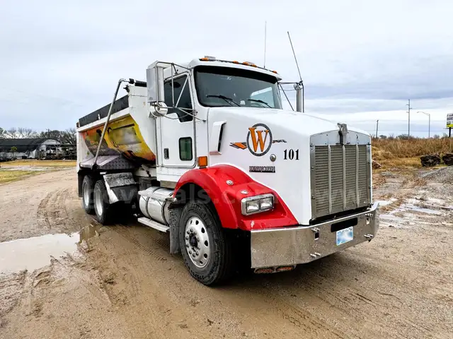 1996 Kenworth T800 6x4 T/A Dump Truck