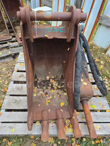 Caterpillar 18 In. Backhoe Bucket