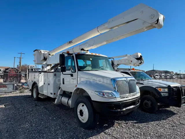 2009 International 4300 Altec Bucket Truck
