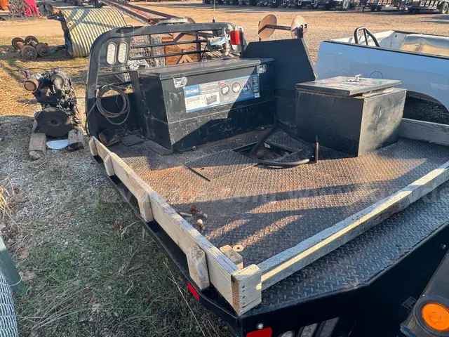 Ford F-250 CM Flatbed W/ Gooseneck Hitch, Toolboxes, &#x26; Aux Fuel Tank
