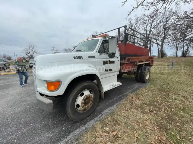1996 Ford F700