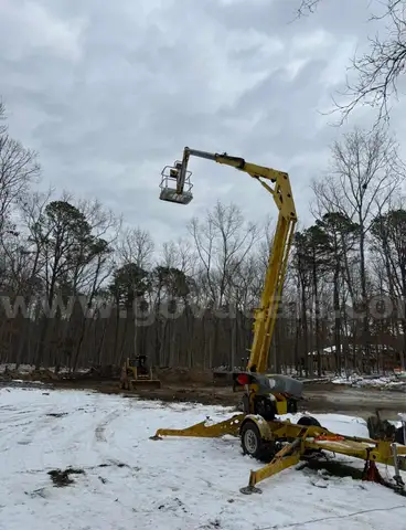 Haulotte BilJax 4527a towable boom lift