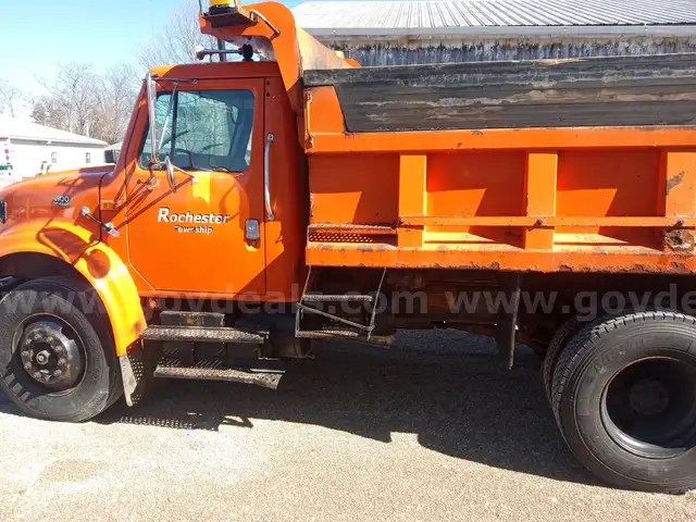 2000 International 4900 Dump Truck