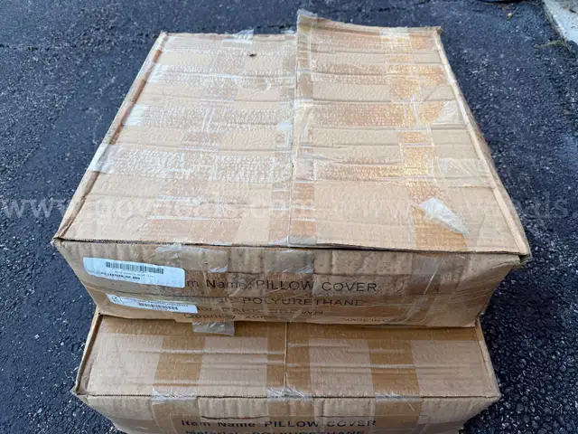 LOT OF 2 BOXES OF 20 (TOTAL OF 40 PCS) Faux Leather Decorative Throw Pillow Covers Modern Outdoor Color DARK BROWN NIB