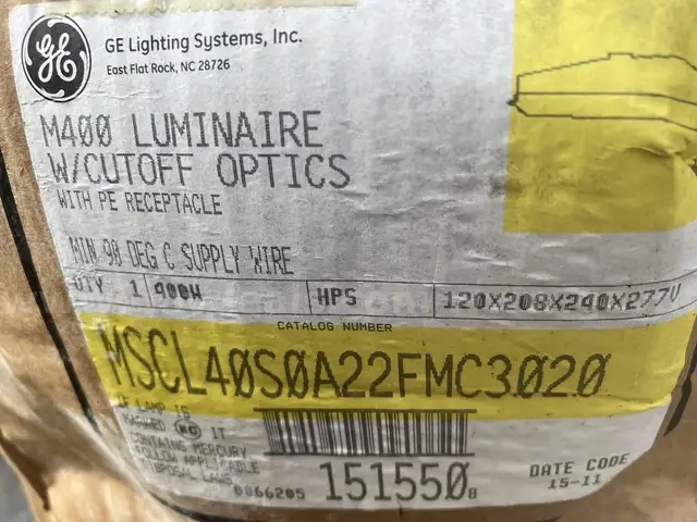 GE LIGHTING SYSTEM M400 LUMINAIRE W/CUTOFF OPTICS WITH PE RECEPTACLE MSCL40S0A22