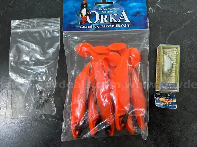 LOT OF ASSORTED LURES UGLY DUCKLING NO. 4 SIL SINKING (30 YEARS OLD) &ORKA+HOOKS *WILL SHIP*