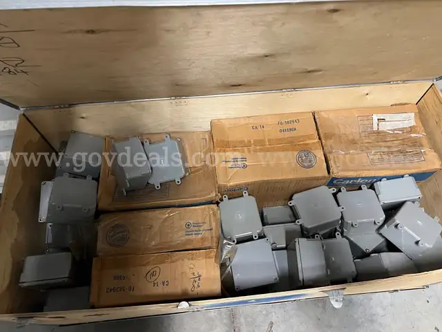 LOT OF 5 PCS CARLON LAMSON & SESSIONS NONMETALIC JUNCTION BOX 4"X4"X2" E989NNJ NEW *WILL SHIP*