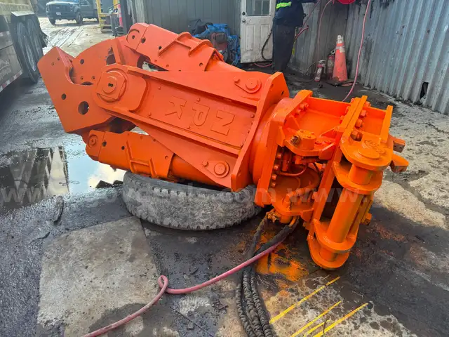 Hydraulic Shear NPK w/ Pulverizer