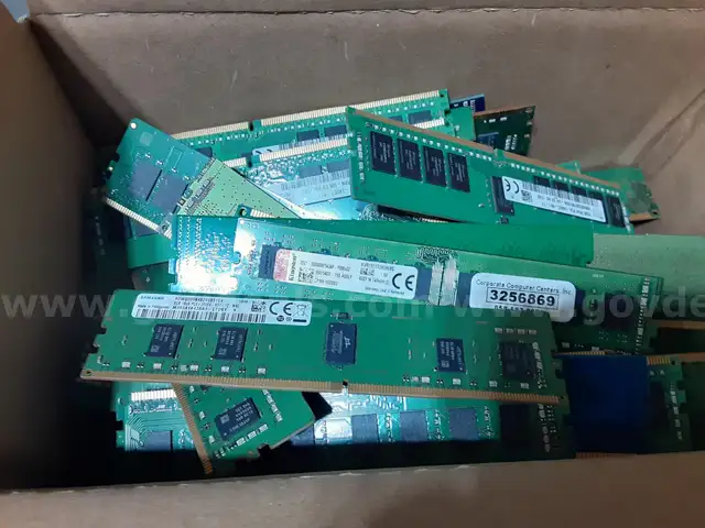 Lot of 100 - RAM Memory DDR4 / DDR3 Desktop PC & Server 16GB / 8GB / 4GB - Mixed