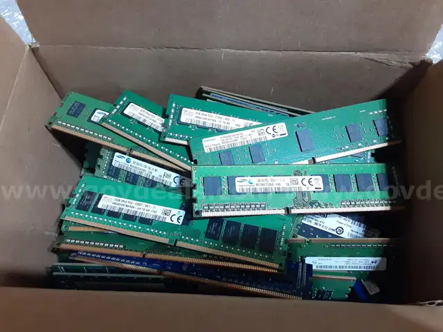 Lot of 100 - RAM Memory DDR4 / DDR3 Desktop PC & Server 16GB / 8GB / 4GB - Mixed