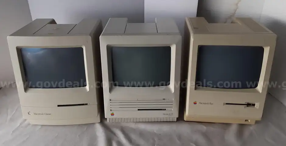 Lot of 3 - Rare Vintage 1980s / 1991 Apple Macintosh Retro Desktop Computer PC - Classic / SE / Plus