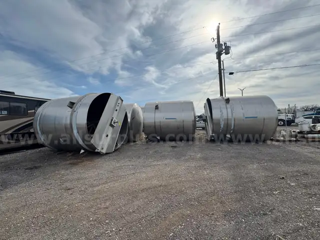 Stainless Mixing Tank, 10’ Dia 12’ Tall, w/ Lids, Qty 8