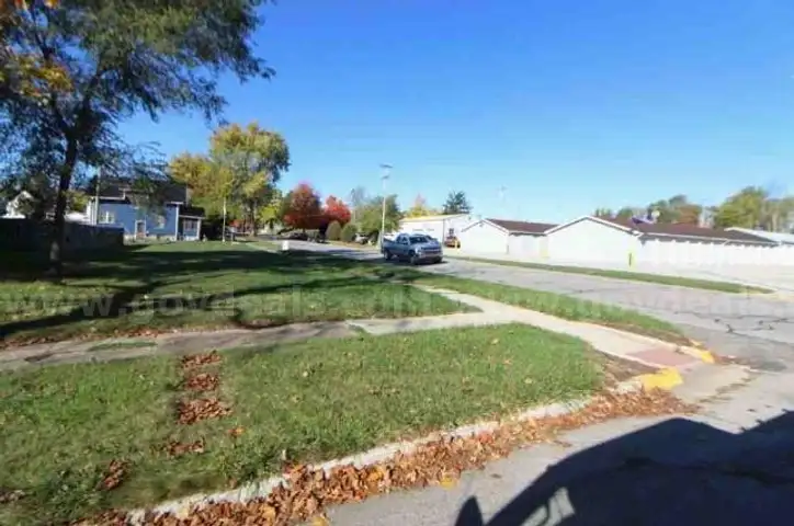 100 S Ljams St, Garret, Indiana